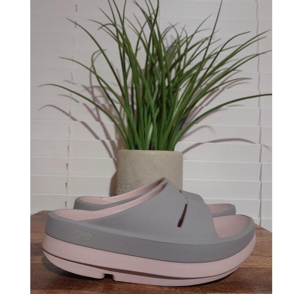 OOFOS Women's Gray and Pink Slide Slippers - Picture 2 of 8